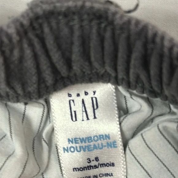 GAP - 2 piece baby outfit/set - pants and shirt. Size 3-6 months - Picture 4 of 5